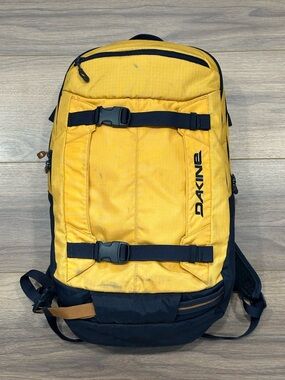 DaKine Mission Pro 25L Backpack in Golden Glow